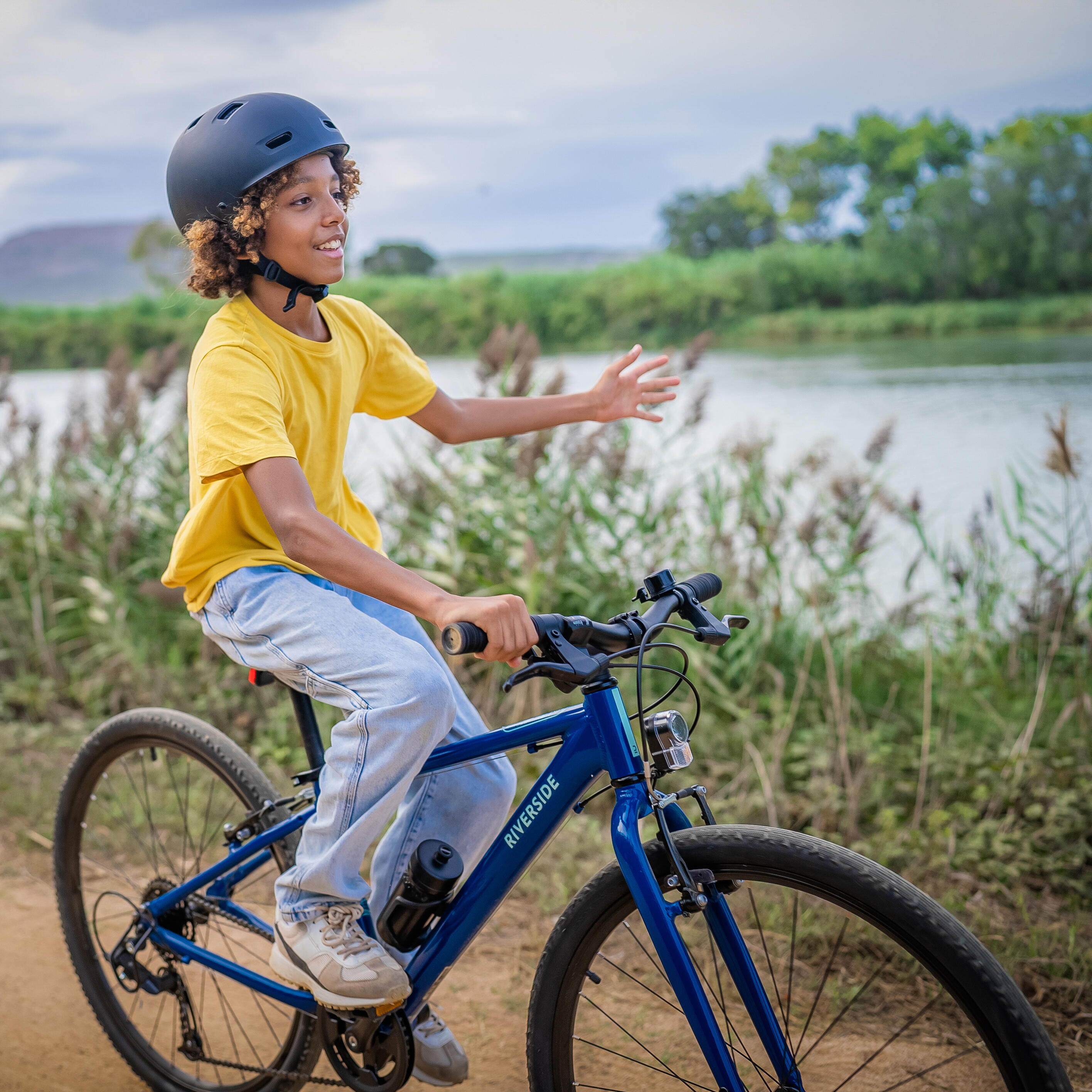 Btwin Riverside 900 Kids Hybrid Bike 1